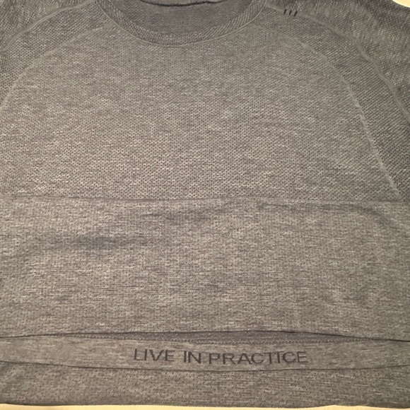 Lululemon Metal Vent Tech Long Sleeve Shirt. XL Blue - Picture 6 of 6